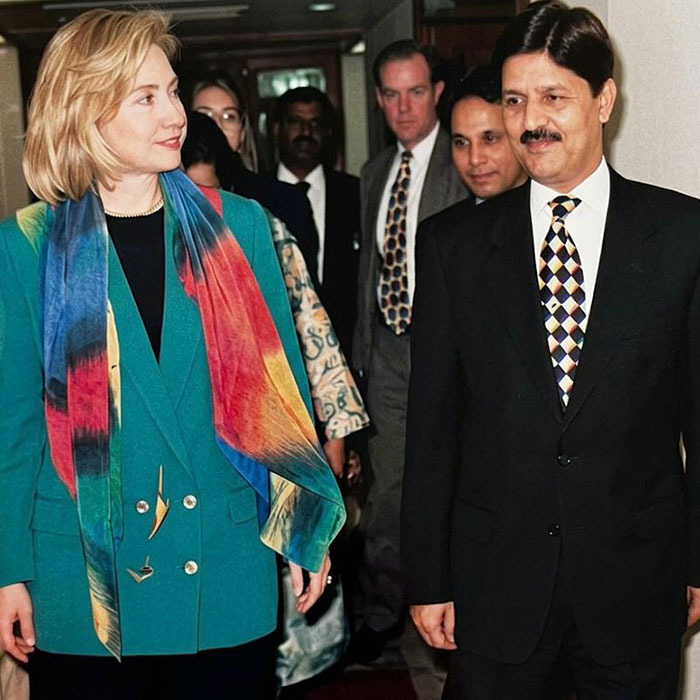US first lady Hillary Clinton with Qasim Jafri MD of Marriot Islamabad